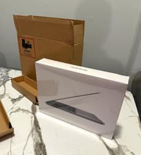 Apple MacBook Pro 13" (2020) i5 2.0GHz 16GB 1TB SSD Gray Touch Bar