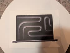 Apple MacBook Pro 14" M5 Chip RAM: 16GB  SSD: 512GB SSD Space Black MDE04LL/A